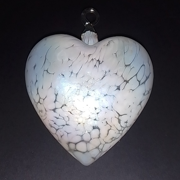 Glass Heart shape ornament - Picture 1 of 6
